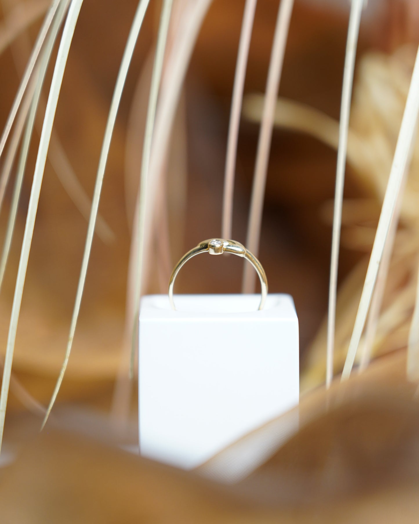 „Sweet Wave“ – Ring aus 333/- Gelbgold mit Zirkoniastein