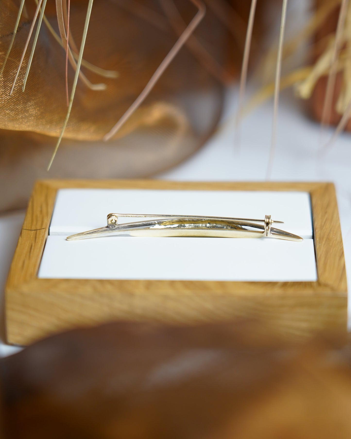 „Triple Zirconia“ – Brosche aus 585/- Gelbgold mit Zirkoniasteinen