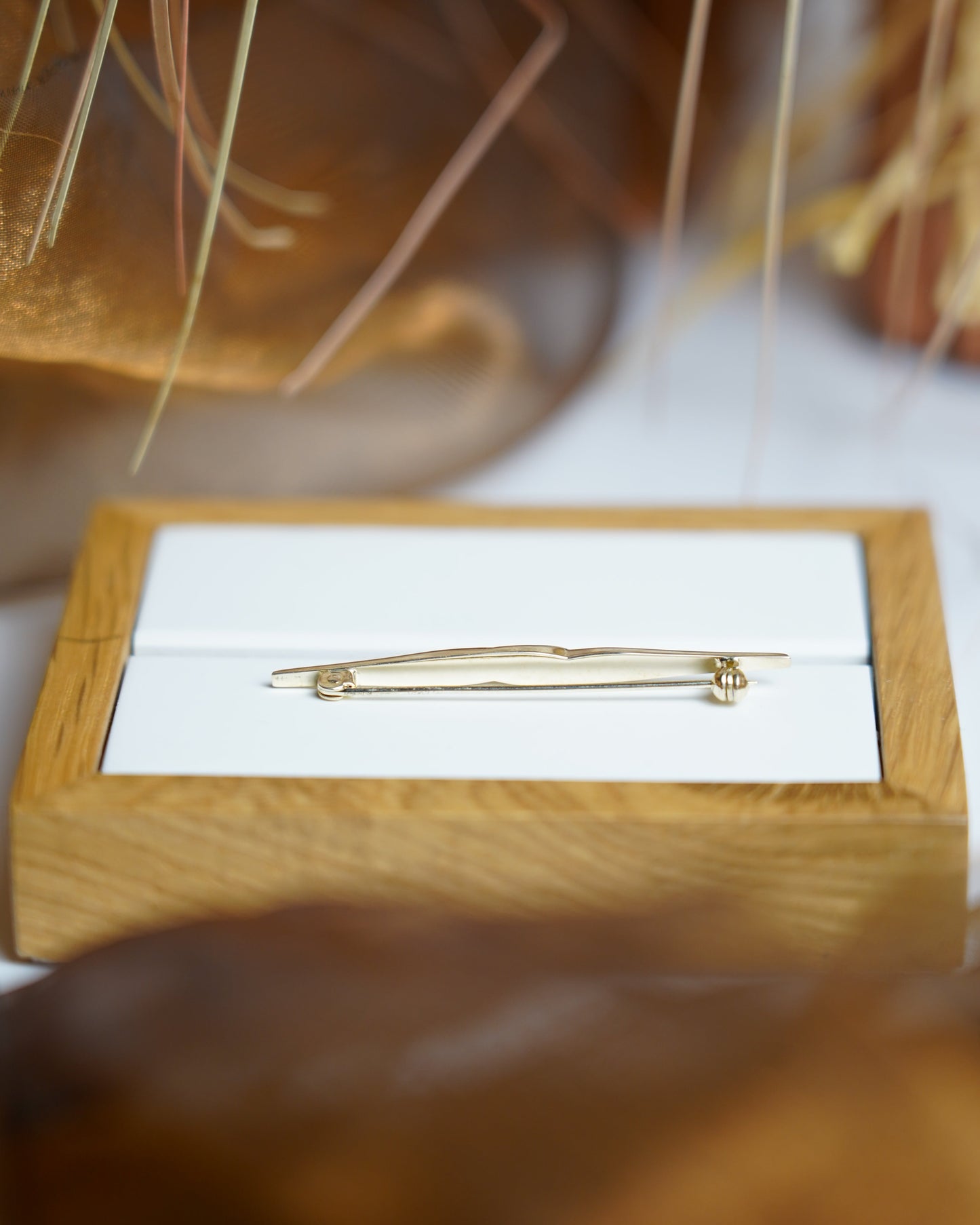 „Twist Line“ – Brosche aus 333/- Gelbgold