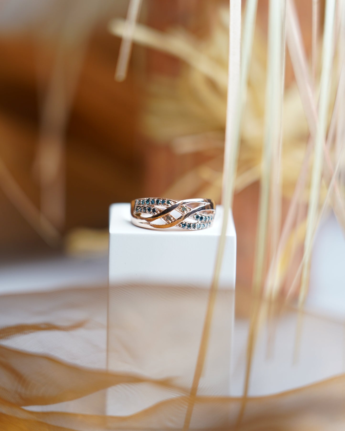 „Twisted Elegance“ – Ring aus rosévergoldetem 925/- Sterlingsilber