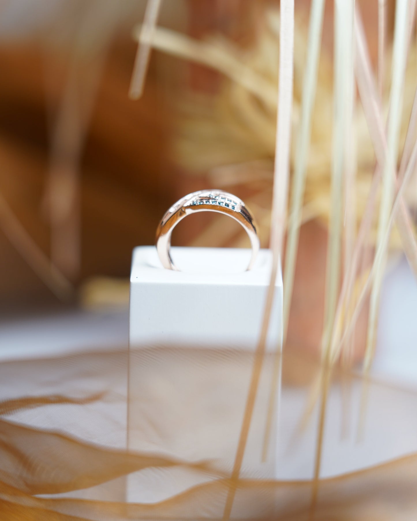„Twisted Elegance“ – Ring aus rosévergoldetem 925/- Sterlingsilber