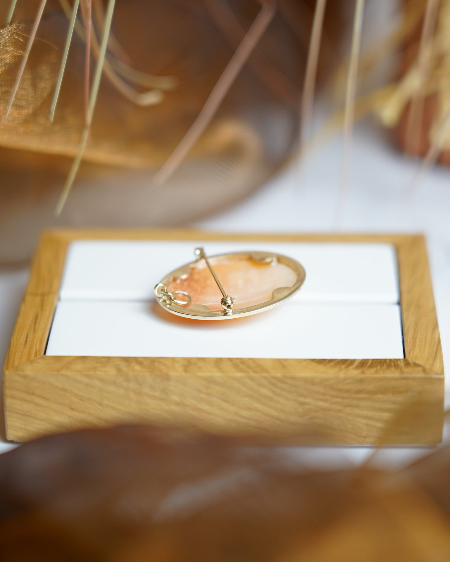 „Vintage Kameo“ – Anhängerbrosche aus 333/- Gelbgold mit echter, handgeschnitzter Kamee