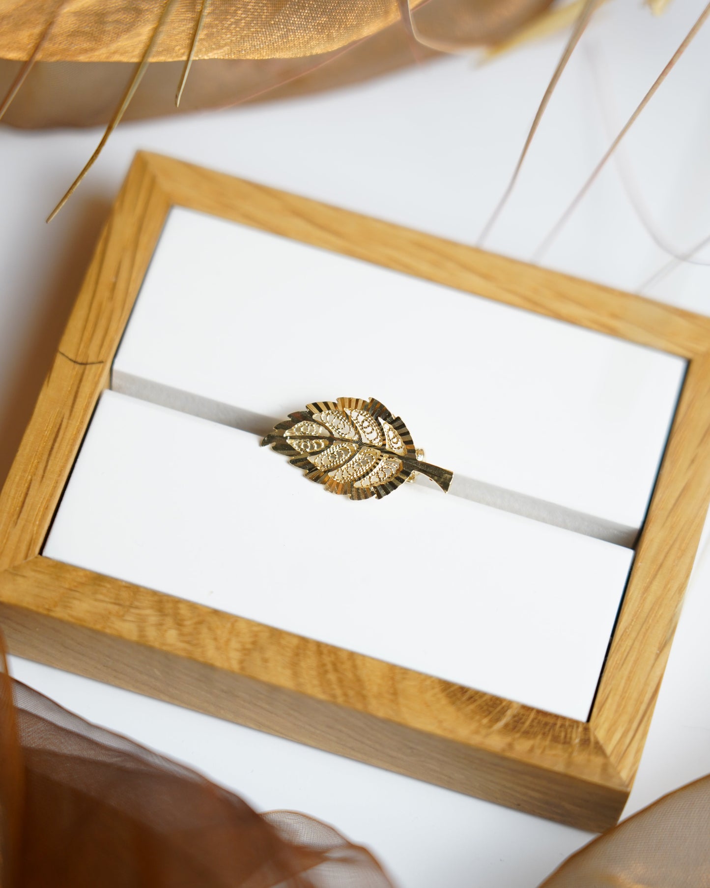 „Vintage Leaf“ – Brosche aus 333/- Gelbgold